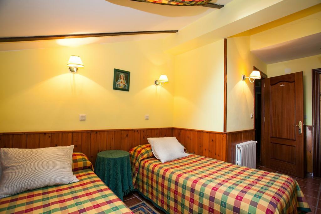 Nuestra Senora Del Carmen Hotel San Sebastian de Garabandal Ruang foto