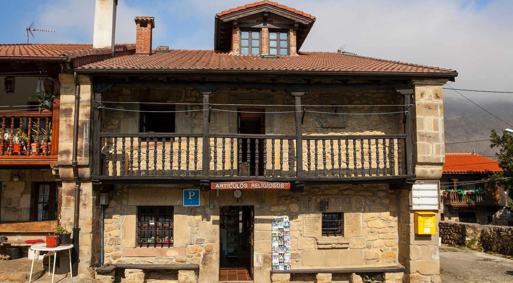 Nuestra Senora Del Carmen Hotel San Sebastian de Garabandal Bagian luar foto